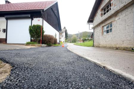 ASFALTIRANJE BEGUNJE 01 FOTO LJUBO VUKELIČ